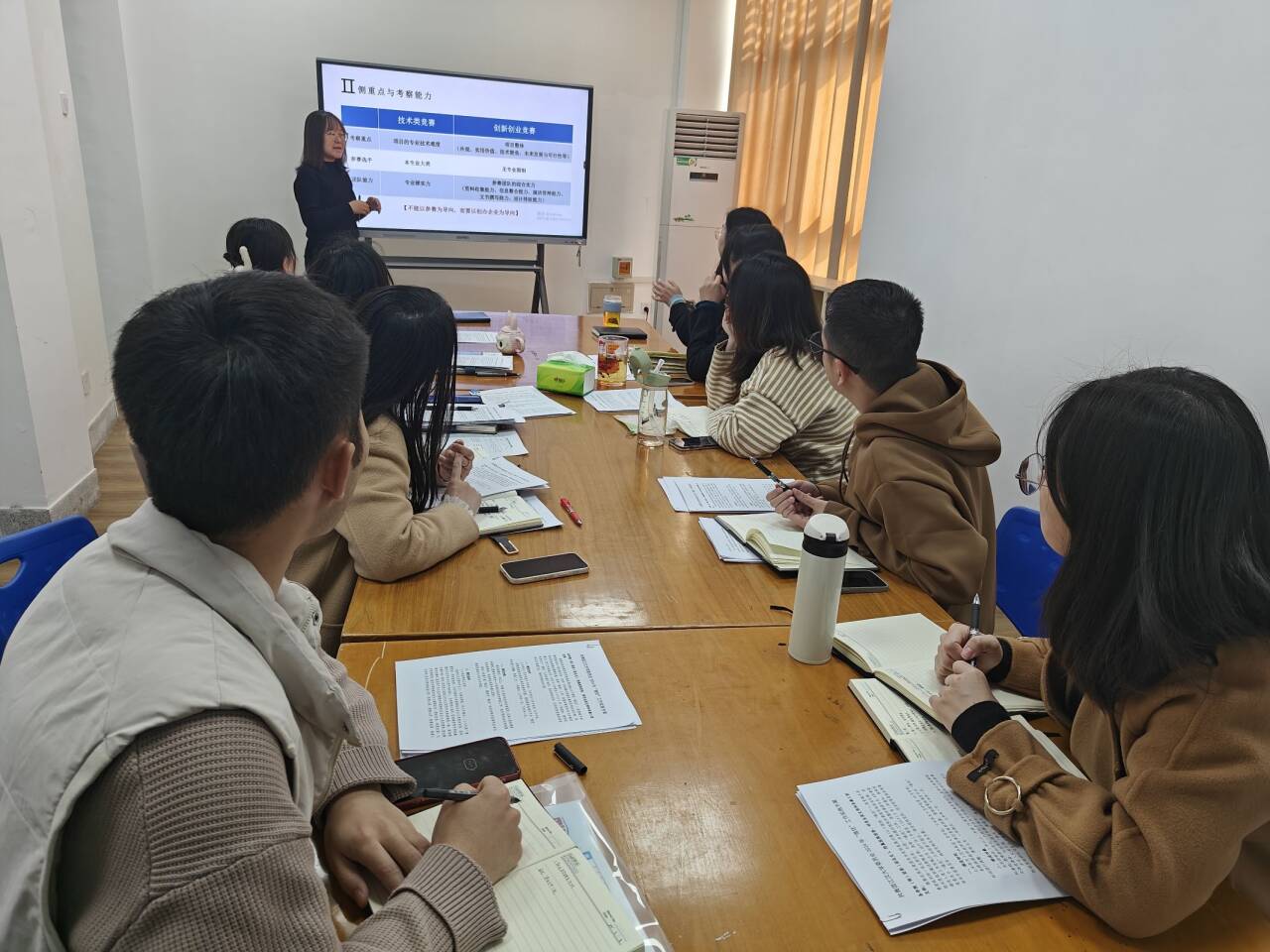 医路有你，共话成长 医学部举办辅导员沙龙暨财务咨询活动